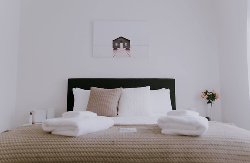Central Mudgee House | Quiet relaxing Location,2 Bedroom 2 Bathroom Guesthouse.Walking distance to CBD.