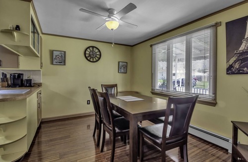 Depew Apartment | Quiet suburban home 10 minutes from airport/25 min from Niagara Falls