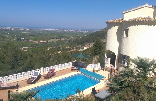 Benidoleig Villa | Quietly located villa with pool and great views of the green valley and Mediterranean Sea