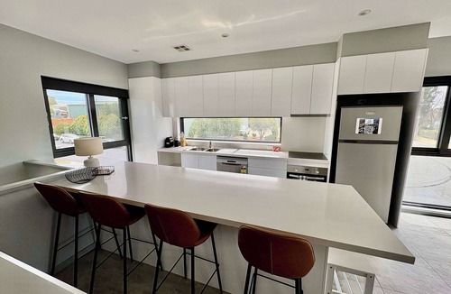 Queanbeyan West Apartment | Quite and large 2 bedroom - Sleeps 6 - 2 bathrooms