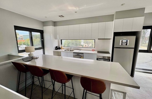 Queanbeyan West Apartment | Quite and large 2 bedroom - Sleeps 6 - 2 bathrooms
