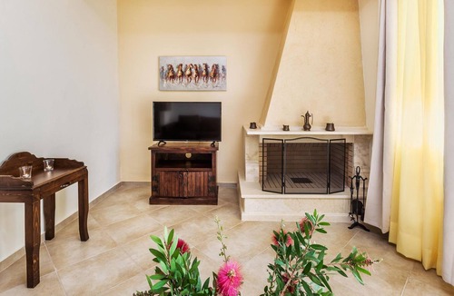Keratsini-Drapetsona Villa | R 1203 Aspen Villas- Suite with Mountain View, Sea View & Garden View.