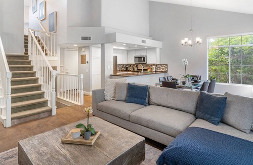 Westside Costa Mesa House | Radiant home near the ocean with hot tub, private yard, deck, patio, & fireplace