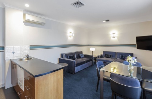 Griffith Hotel | Ramada by Wyndham Diplomat Canberra
