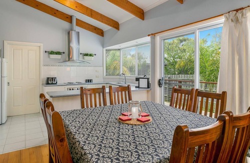 Cowes House | Red Rocks Villa - sleeps 12