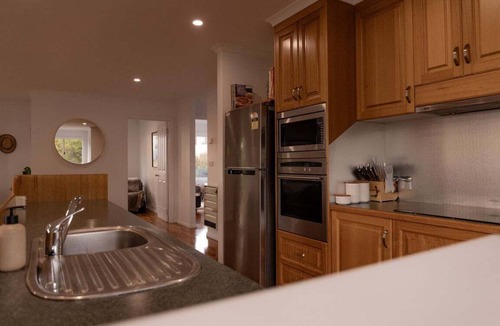 Bicheno Apartment | Redbill Surf Shack - SO Close to Redbill Beach!