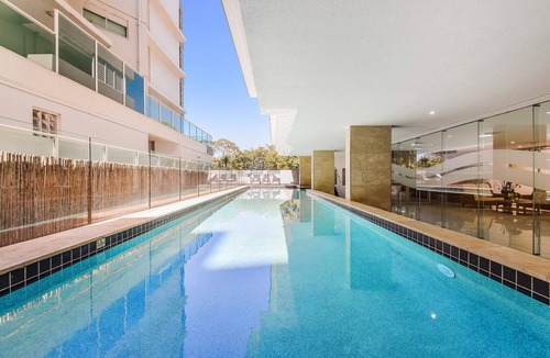 Redcliffe Apartment | Redcliffe Penthouse 4 Bedroom Holiday Apartment Sleeps 8