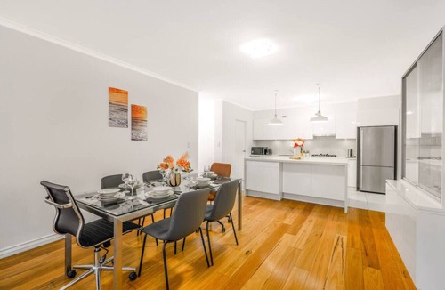Redfern Apartment | Redfern 2Br Apt with balcony free parking near CBD