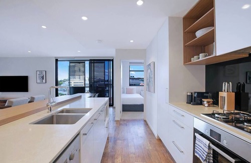 Toowong Apartment | Regatta Hideaway A Breezy Balcony Residence