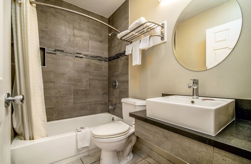 Downey Hotel | Regency Inn & Suites