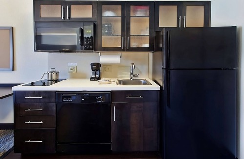 Mount Laurel Hotel | Relax and Recharge! Free Parking, Pets Allowed, Near Lincoln Financial Field