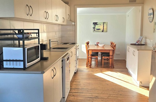 Cowes House | Relax at Red Rocks - Pet friendly- WiFi - Winter special 4th night free