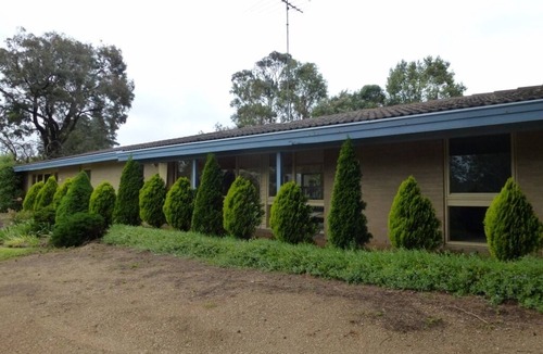 Flinders House | Relax in beautiful surroundings, ocean views on one acre of beautiful gardens