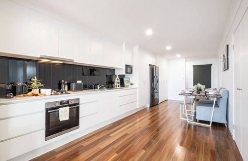 Cannonvale House | Relax In Cannonvale: 2 Bedroom Apartment With Ocean Views