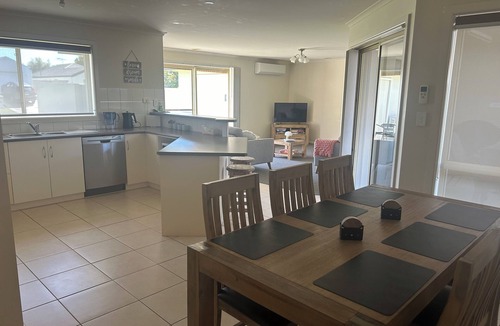 Mount Gambier House | Relax on Lee