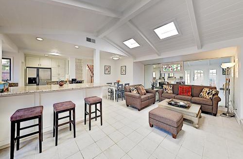 Corona del Mar House | Relaxation Station