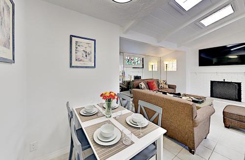 Corona del Mar House | Relaxation Station