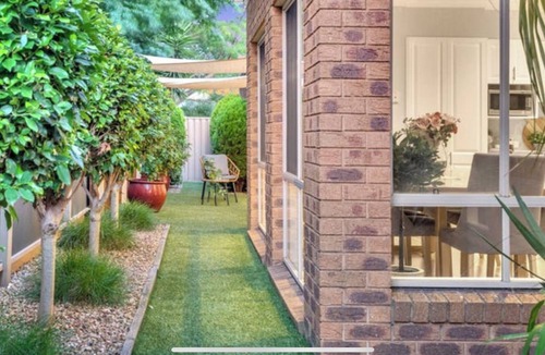 Craigieburn House | Relaxing Family & Business Getaway in Craigieburn with Heated Spa