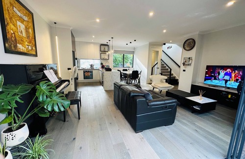 Mount Waverley House | Relaxing home at near Chadstone with unlimited wifi
