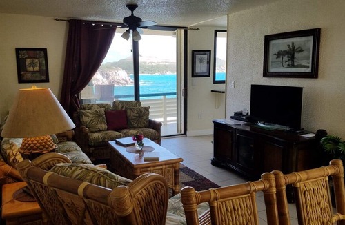 Estate Bolongo Apartment | Remodeled Oceanfront 2BR/BA Condo at Bolongo Bay