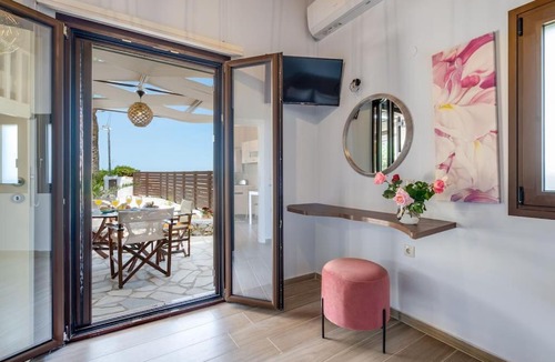 Kokkinon Khorion House | Rena's Rustic retreat
