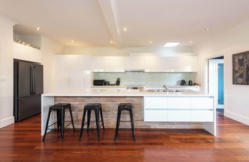 Richmond House | Renovated 3BR Family Home in Richmond with Parking