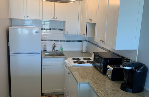Red Hook Apartment | Renovated/new condo-Walk to Beach, Marina, Pools. Red Hook, Ferry, Bars near by!