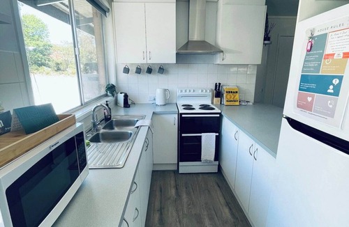 Wanniassa House | Renovated & Spacious, Homely - 5km to CBR hospital