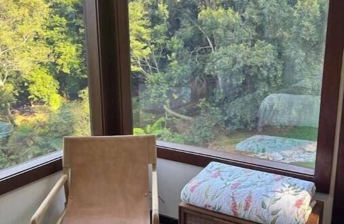 Repton House | Repton River Views - sleeps 15 jetty & heated pool