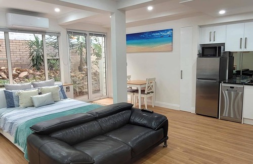 Bellevue Heights Apartment | Resort Style Apartment Escape with Heated Pool, Tennis Court Outdoor BBQ