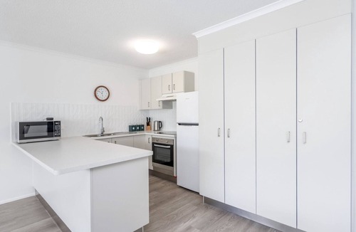 Torquay Apartment | Resort-Style Stay with Balcony & Garage Parking