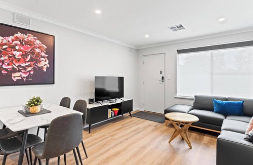 Payneham South Condo | Rest easy in this cozy, quiet and secure, 2 bedroom unit in Payneham South with no stairs. Linen hire included + Aircon throughout. Easy free parking & wifi too!