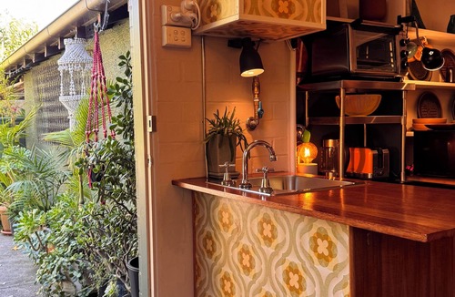 Caulfield North House | Retro bungalow in organic garden oasis