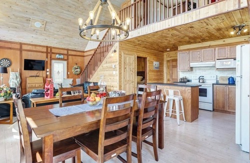 Terra Nova House | Rhodies Pondside Retreat, less than 1 hour from St. John’s!