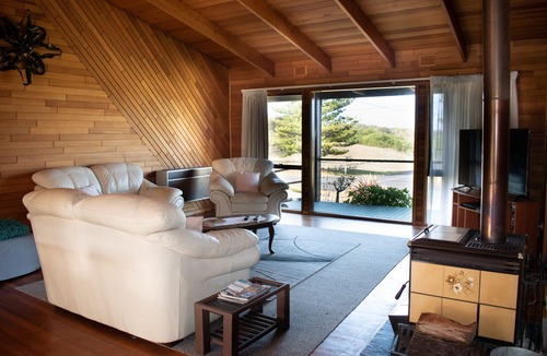 Nelson House | River 2C, Scenic views & close to facilities