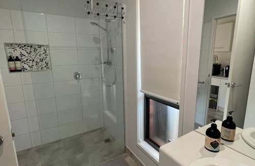 Axedale Bed & Breakfast | River Gardens Axedale Pet friendly B & B Farm stay - Motel Room