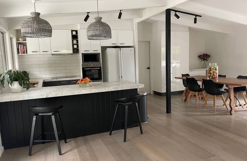 Kirwans Bridge House | Riverside beauty, water sports galore, family fun and endless space!