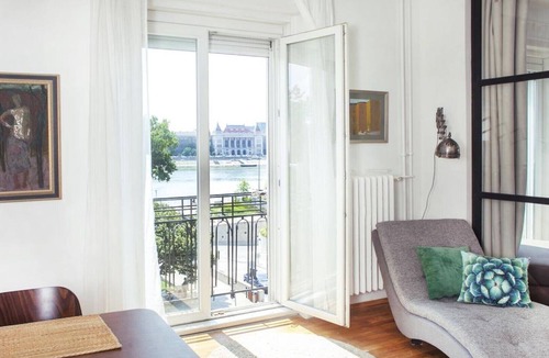 Belso-Ferencvaros Apartment | Riverside Panorama Apartment