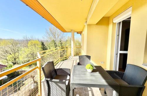 Dunakeszi Apartment | Riverside Residence Free Parking