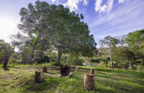 Pine Mountain House | 'Riverside Retreat' Farm stay on the river