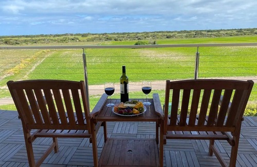 Rivoli Bay House | Rivoli Retreat… relax amongst rural views