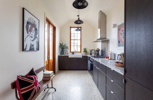 Kyneton House | Rochville - Luxe, Dog Friendly Townhouse, Kyneton