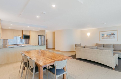 Currumbin Apartment | Rocks Resort 4G - Currumbin Beachfront - Min. 3 night stays!