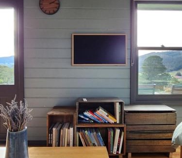 Huon Valley Villa | Romantic Valley Cabin - Outdoor Bath