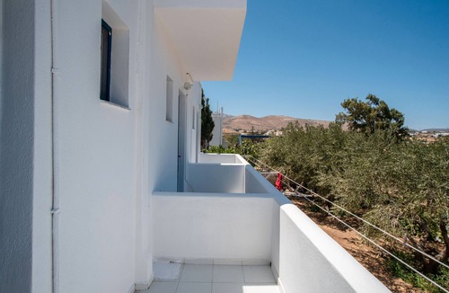 Logaras Apartment | Room 'Studio 8' with Mountain View, Wi-Fi and Air Conditioning