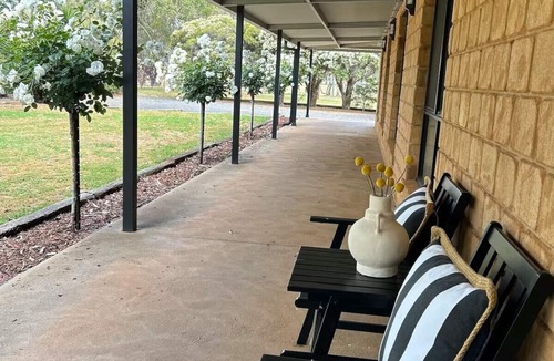 Mugga Downs House | Rosemont Boutique Country Lodge | Peaceful | Private | Relaxo Maxo