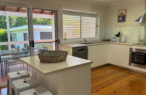 Nelson Bay House | Rubys Retreat, 44 Achilles Street - pet friendly, aircon, wifi & boat parking