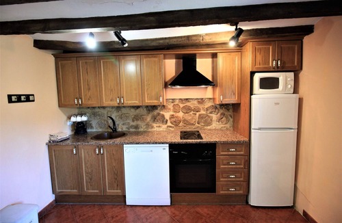 Beuda Apartment | Rural apartment with garden and pool 5 minutes from the medieval town of Besalú