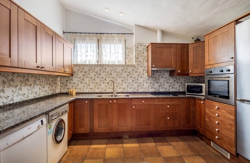 Sant Pere de Ribes House | Rural House 'Els Cucons' with Sea Views, Wi-Fi and Air Conditioning