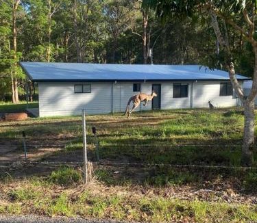 Landsborough House | Rural Self Contained 3 bedroom Cottage on acreage,